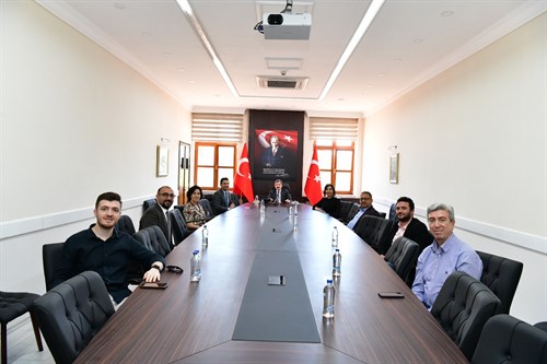 İstanbul Muğla İl ve İlçeleri Kültür ve Tanıtım Derneği Başkanı Mustafa Ertürk ile dernek yönetimi, Valimiz Sayın Orhan Tavlı'yı ziyaret etti.