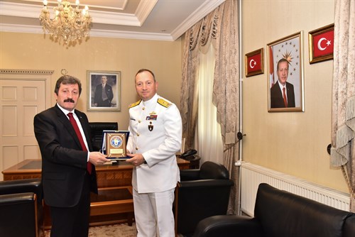 Güney Görev Grup Komutanı Tuğamiral Mehmet Emre Sezenler, Valimiz Sayın Orhan Tavlı'yı ziyaret etti.