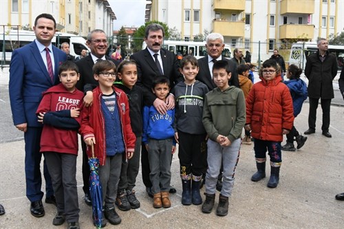 Vali Orhan Tavlı, Türdü 100. Yıl İlkokulu’nu Ziyaret Etti