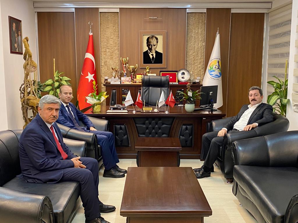 Valimiz Orhan Tavlı Köyceğiz Kaymakamı Mustafa Maslak ile birlikte Köyceğiz Belediye Başkanı Kamil Ceylan'ı ziyaret etti