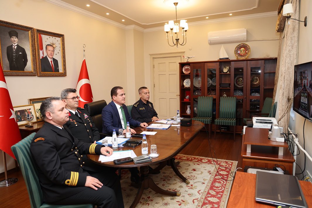 Valimiz İdris Akbıyık,  İçişleri Bakanımız Sayın Ali Yerlikaya başkanlığında, Video Konferans toplantısına katıldı.