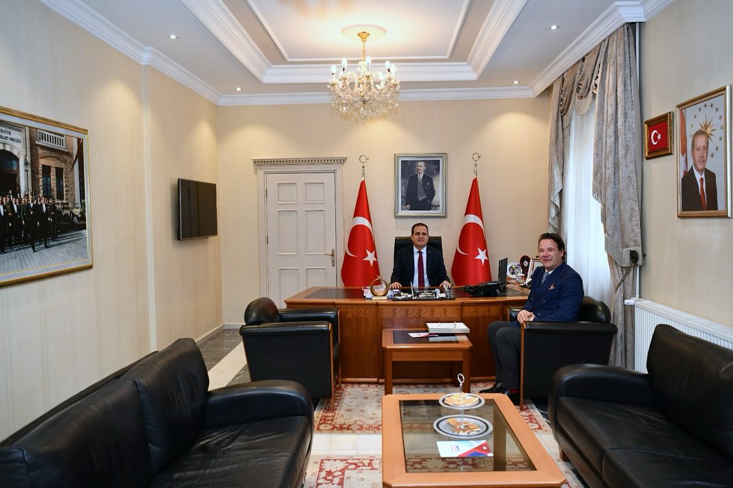 İstanbul Açık Deniz Yat Yarış Kulübü Başkanı Ekrem Yemlihaoğlu Valimiz Sayın İdris Akbıyık’ı Ziyaret Etti