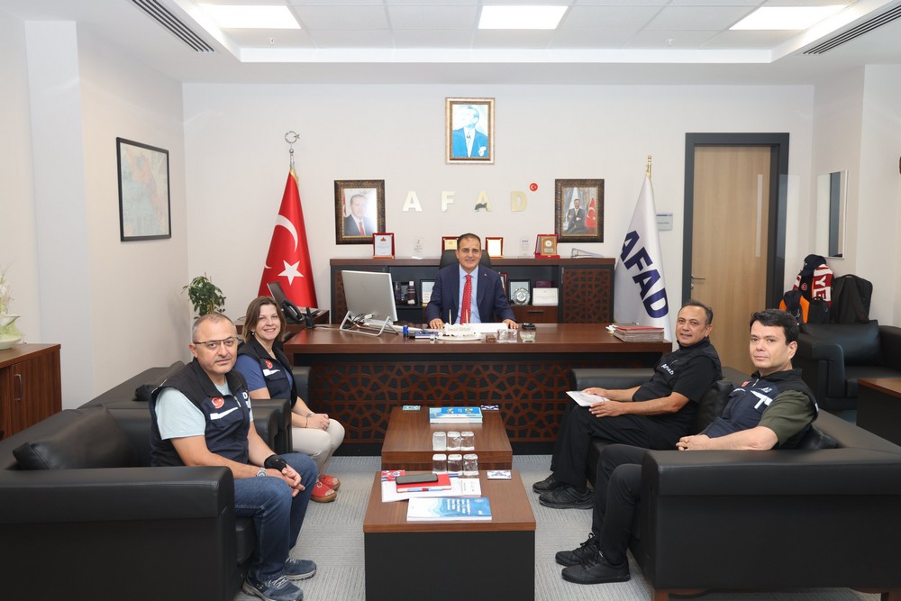 Valimiz Sayın Dr. İdris Akbıyık İl Afet ve Acil Durum Müdürlüğünü ziyaret etti.