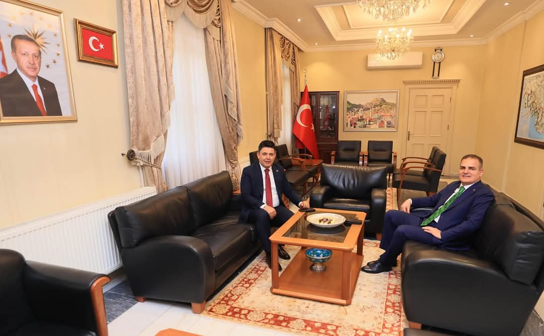 Ulaştırma ve Altyapı Bakan Yardımcısı Sayın Osman Boyraz ve İş İnsanı Mehmet Gümüş Valimiz Sayın Dr. İdris Akbıyık'ı Ziyaret Etti