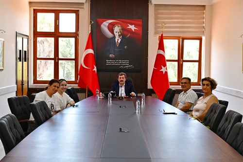 Menteşe Spor Lisesi Okul Aile Birliği Başkanı Mehmet Eğriboyun ile beraberindeki okul aile birliği üyeleri, Valimiz Sayın Orhan Tavlı'yı ziyaret etti
